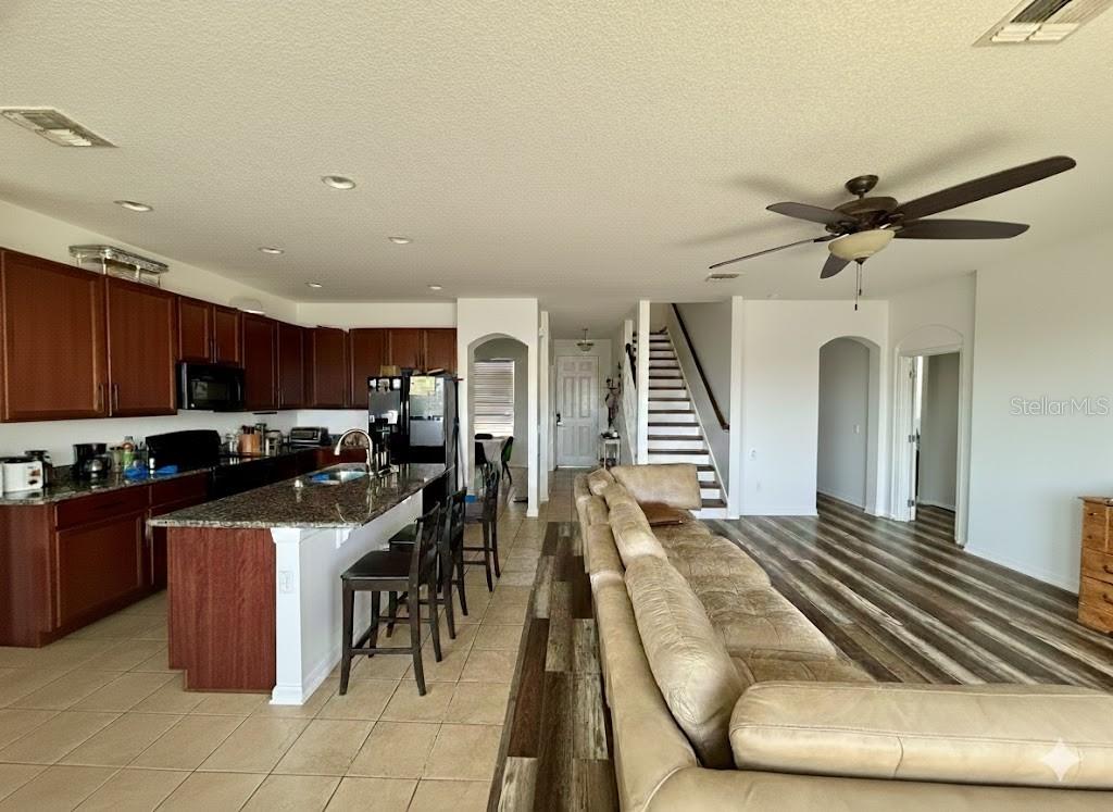 LAKES TR 04 - Residential Lease