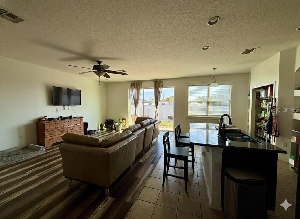 LAKES TR 04 - Residential Lease