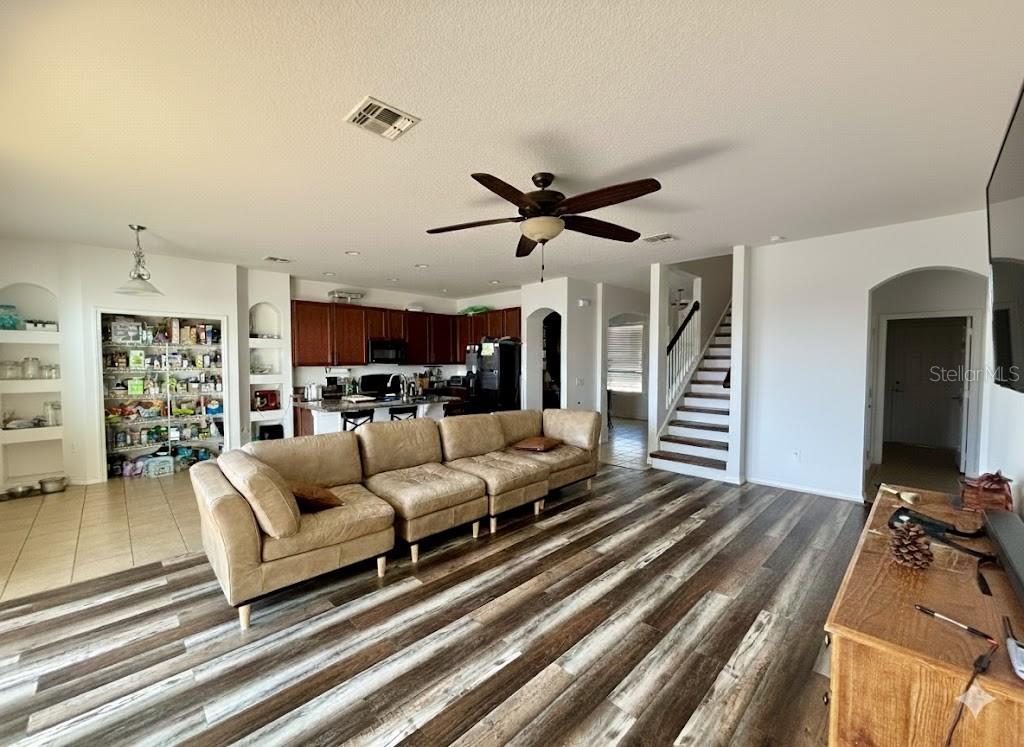 LAKES TR 04 - Residential Lease