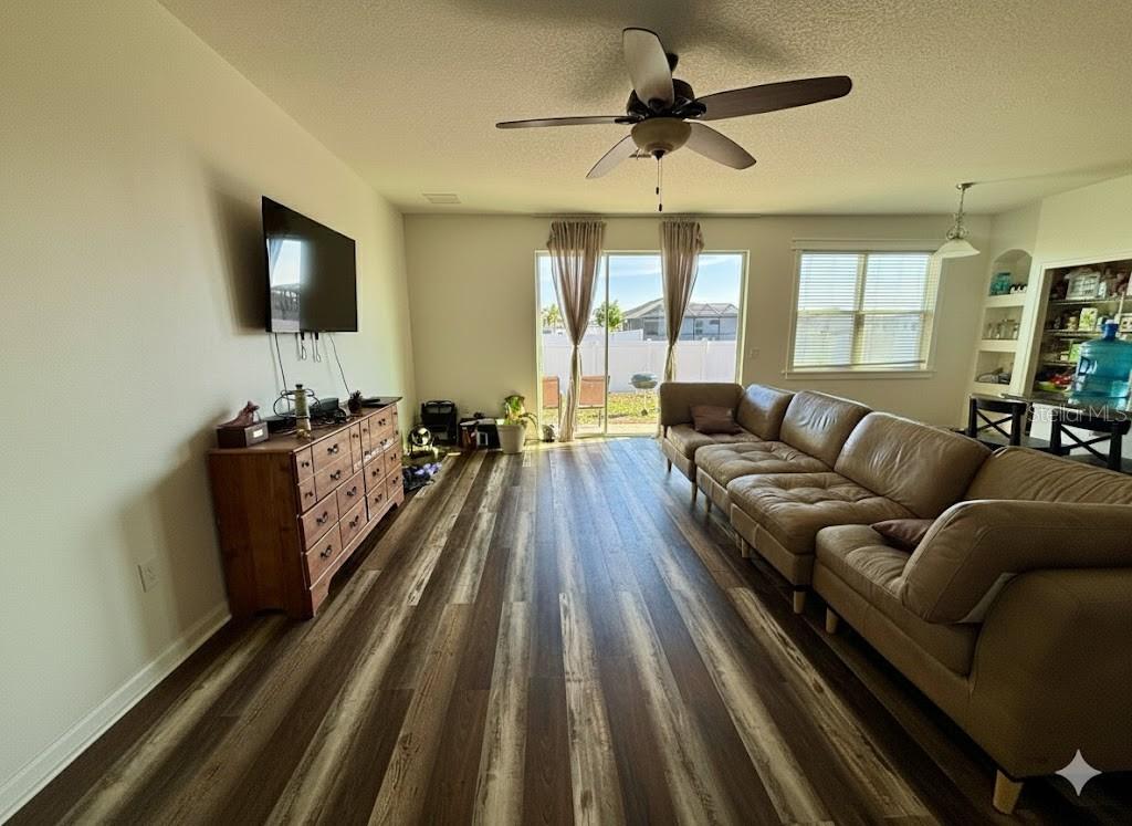 LAKES TR 04 - Residential Lease