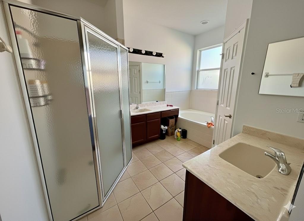 LAKES TR 04 - Residential Lease