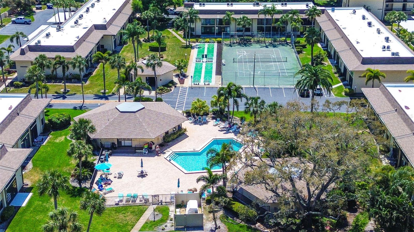 VILLAS DE GOLF CONDO - Residential