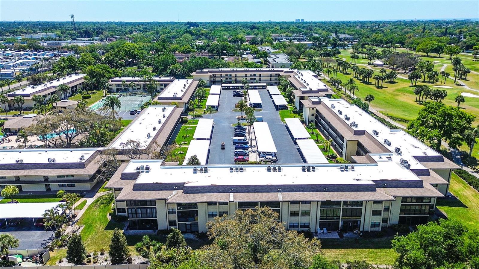 VILLAS DE GOLF CONDO - Residential