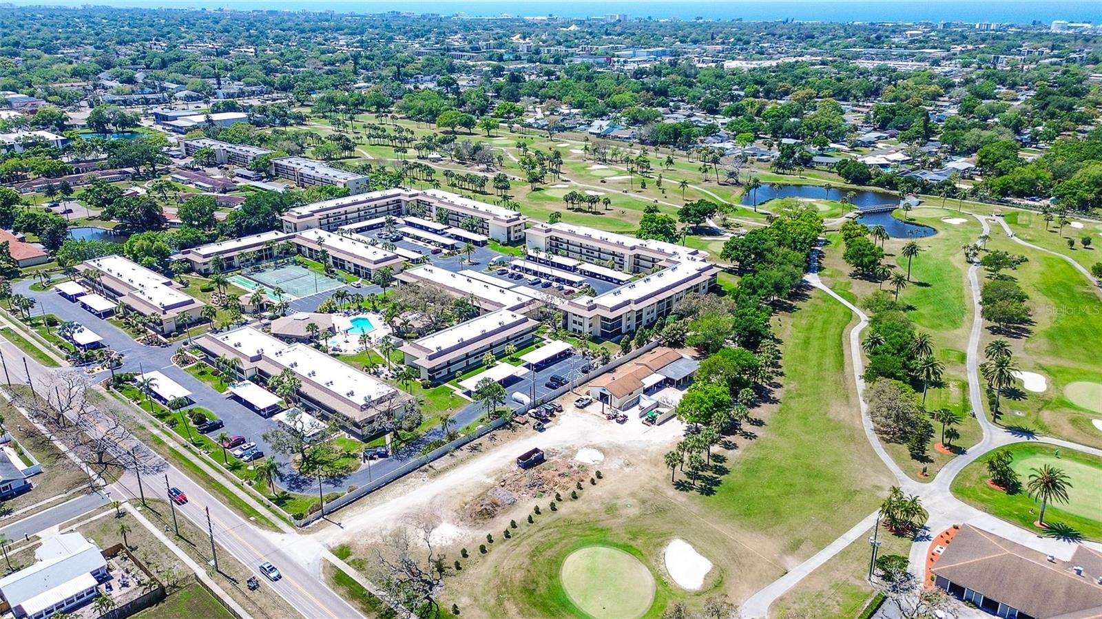 VILLAS DE GOLF CONDO - Residential