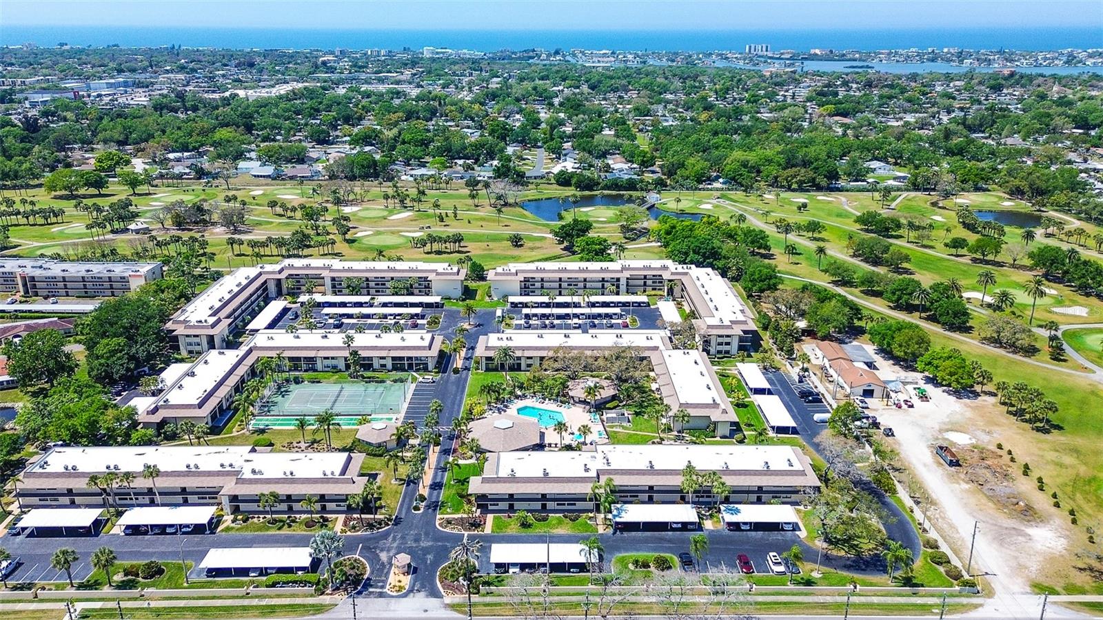 VILLAS DE GOLF CONDO - Residential