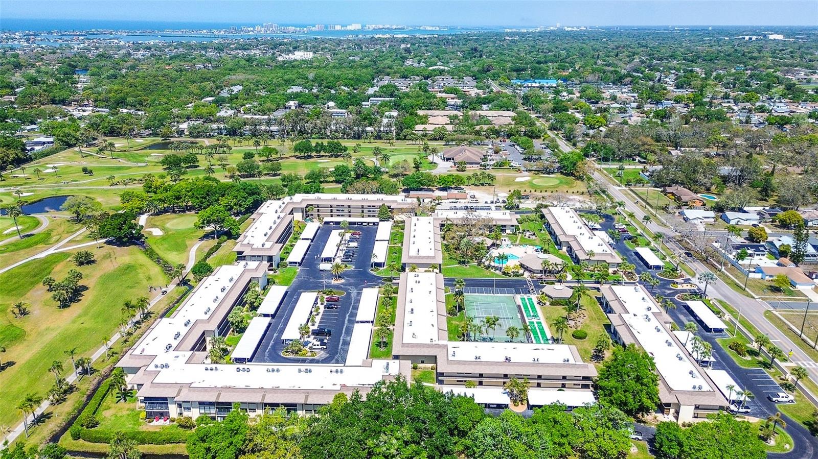 VILLAS DE GOLF CONDO - Residential