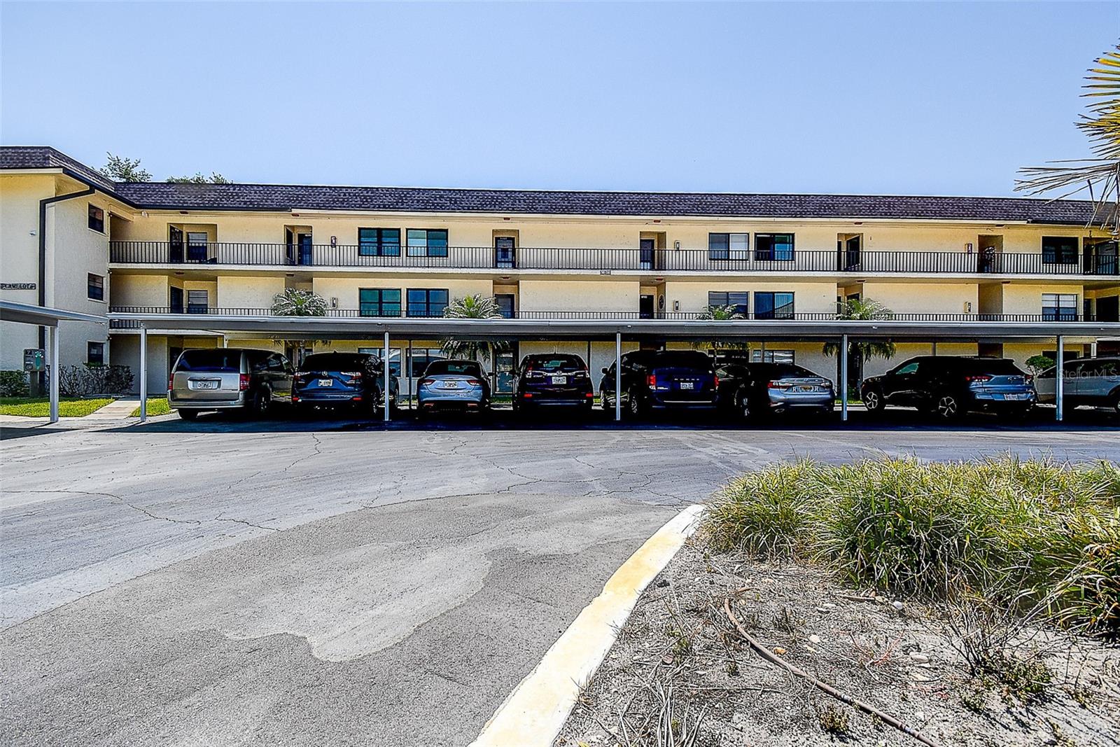 VILLAS DE GOLF CONDO - Residential