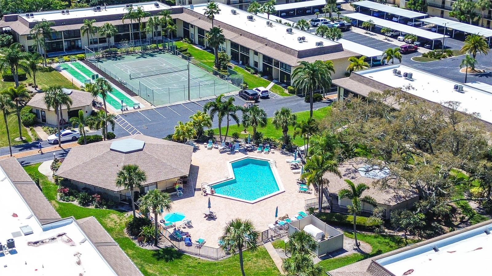 VILLAS DE GOLF CONDO - Residential