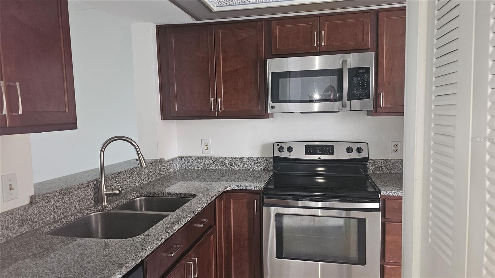 CLUB VILLAS AT WIMBLEDON PARK PH 01 - Residential