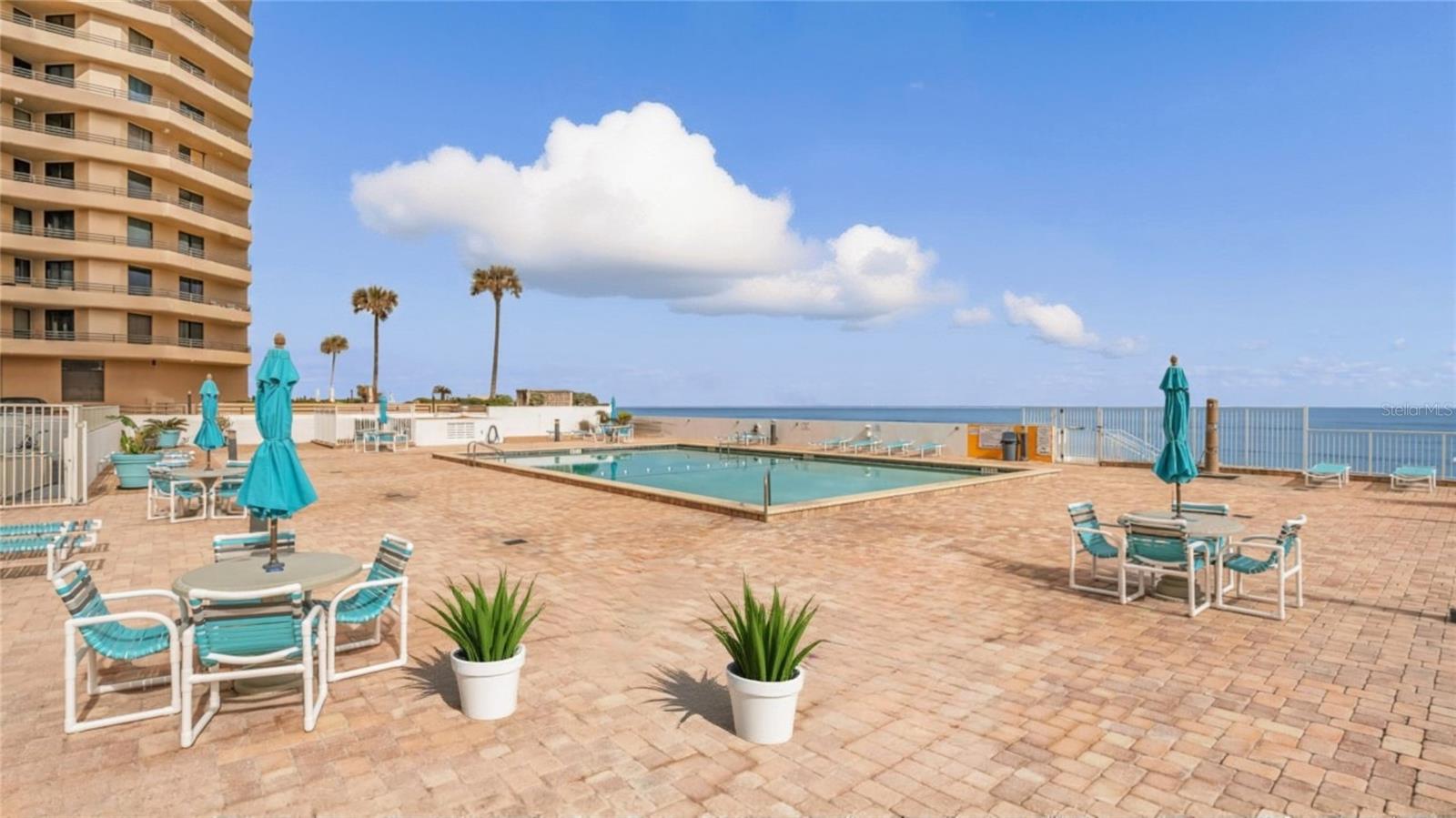 OCEANS THREE - Residential