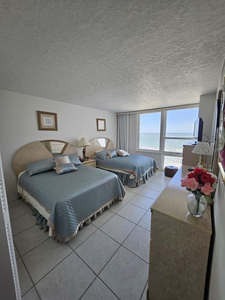 OCEANS THREE - Residential