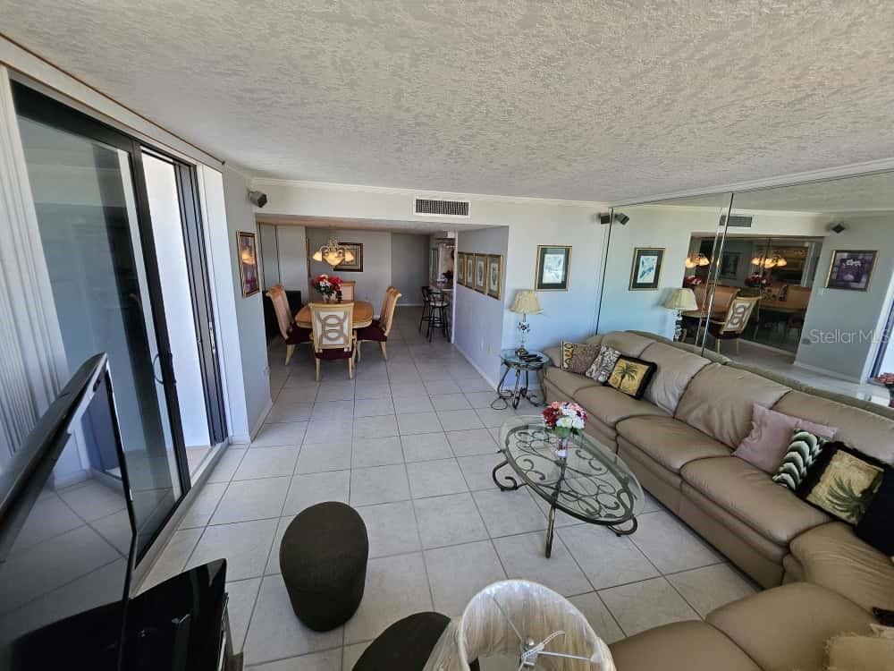 OCEANS THREE - Residential