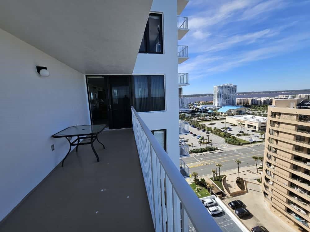 OCEANS THREE - Residential