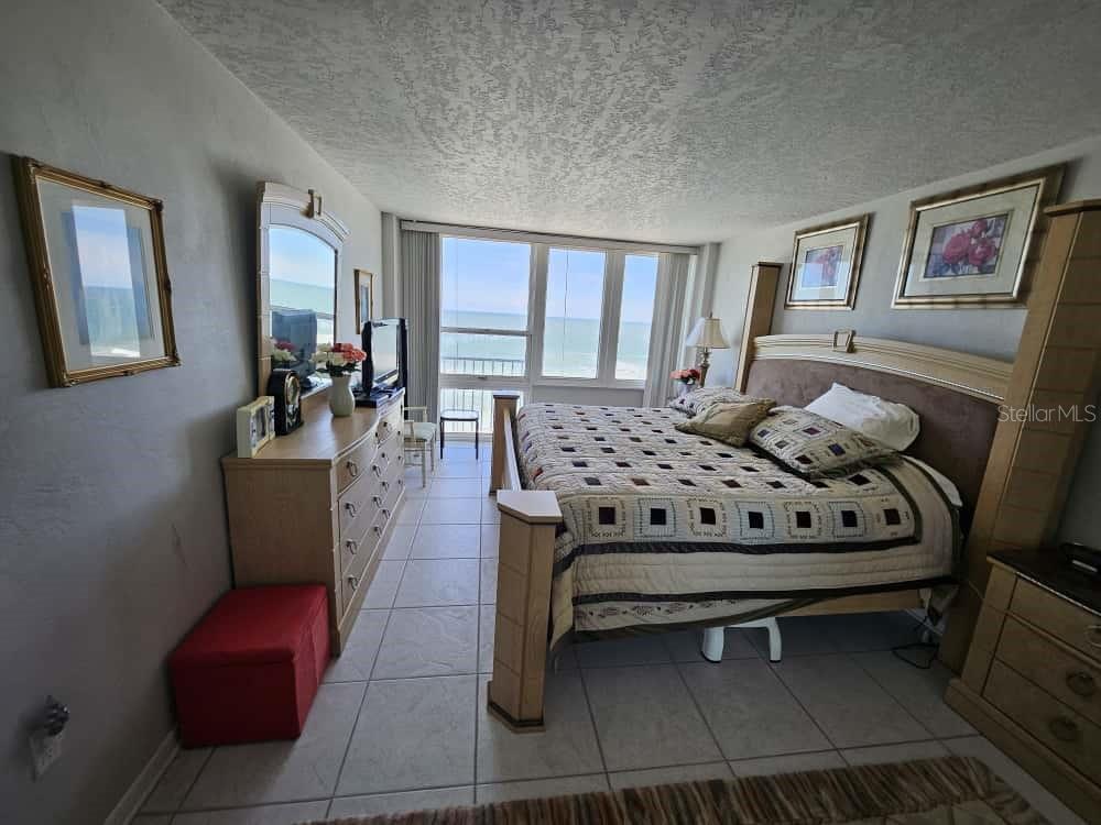 OCEANS THREE - Residential