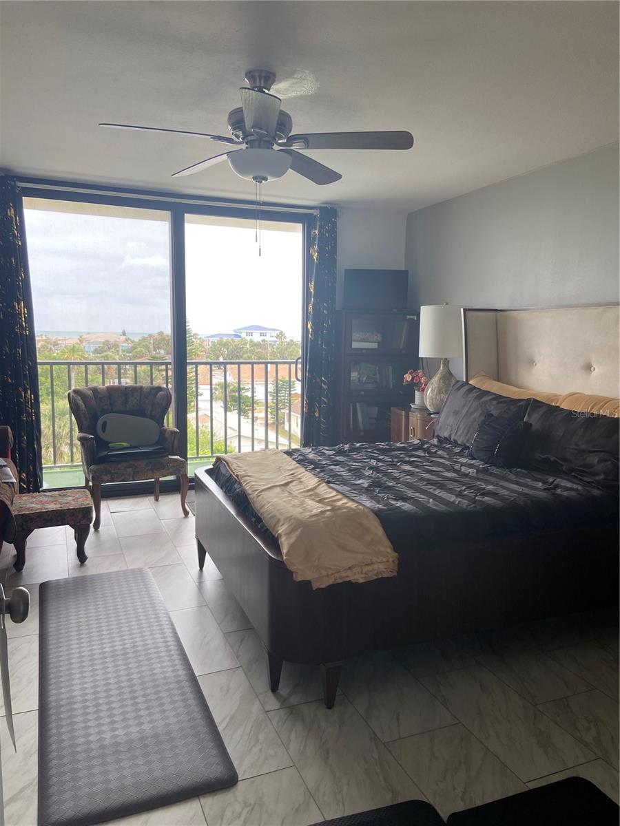 VANTAGE POINTE POOL & RACQUET - Residential