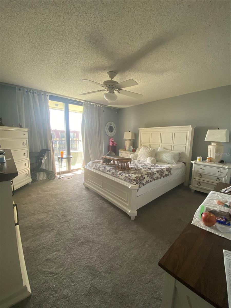 VANTAGE POINTE POOL & RACQUET - Residential