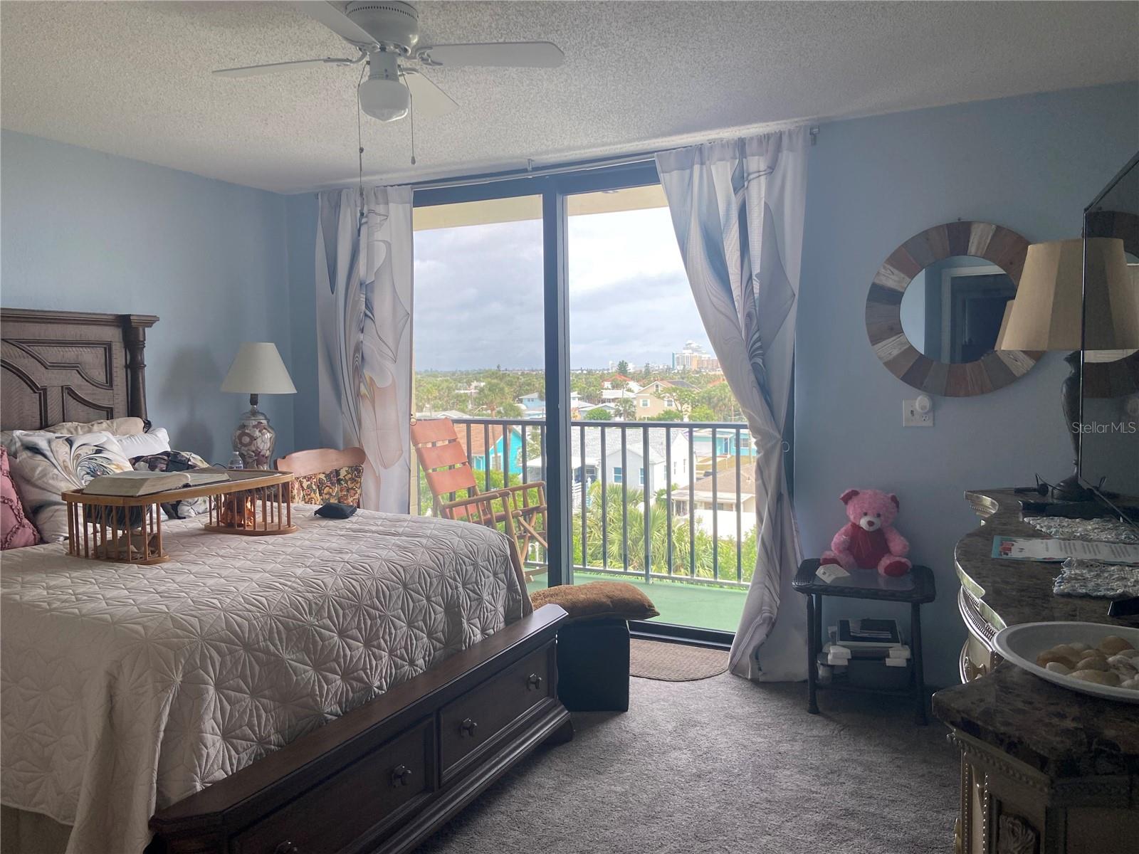 VANTAGE POINTE POOL & RACQUET - Residential