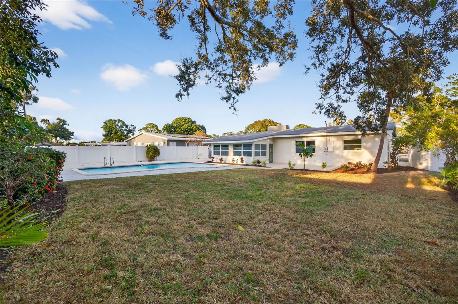 LAKEWOOD ESTATES TRACTS 10-11 - Residential