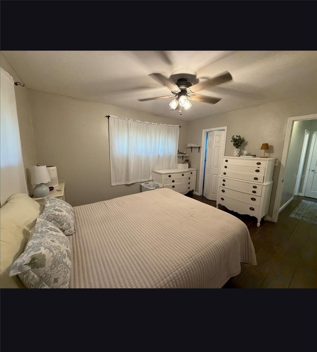 LAKEVIEW MANOR - Residential