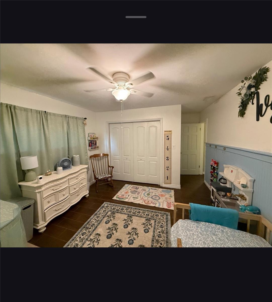 LAKEVIEW MANOR - Residential