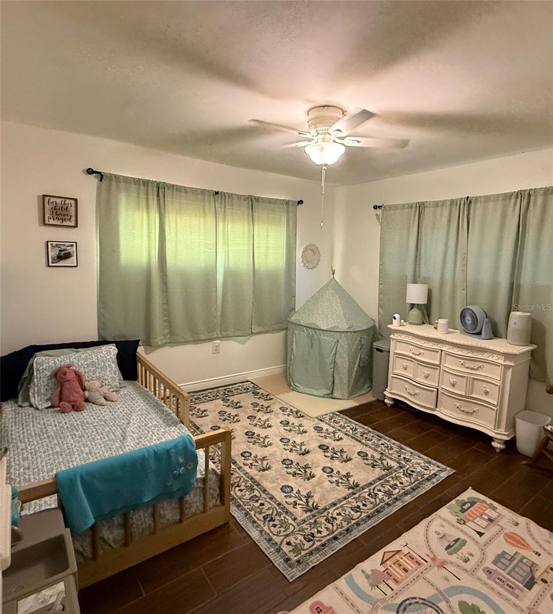 LAKEVIEW MANOR - Residential