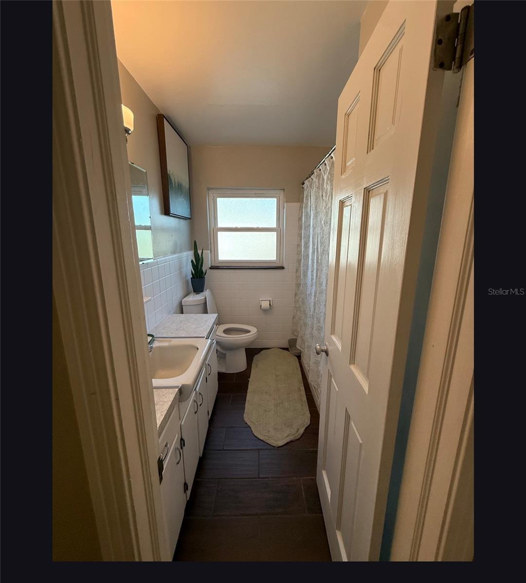 LAKEVIEW MANOR - Residential