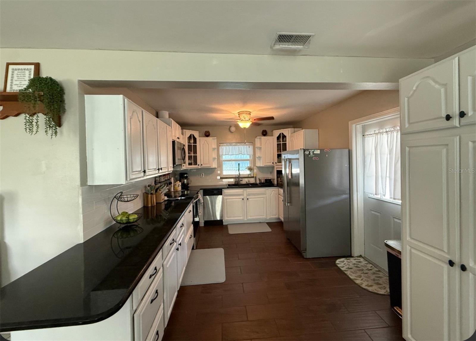 LAKEVIEW MANOR - Residential