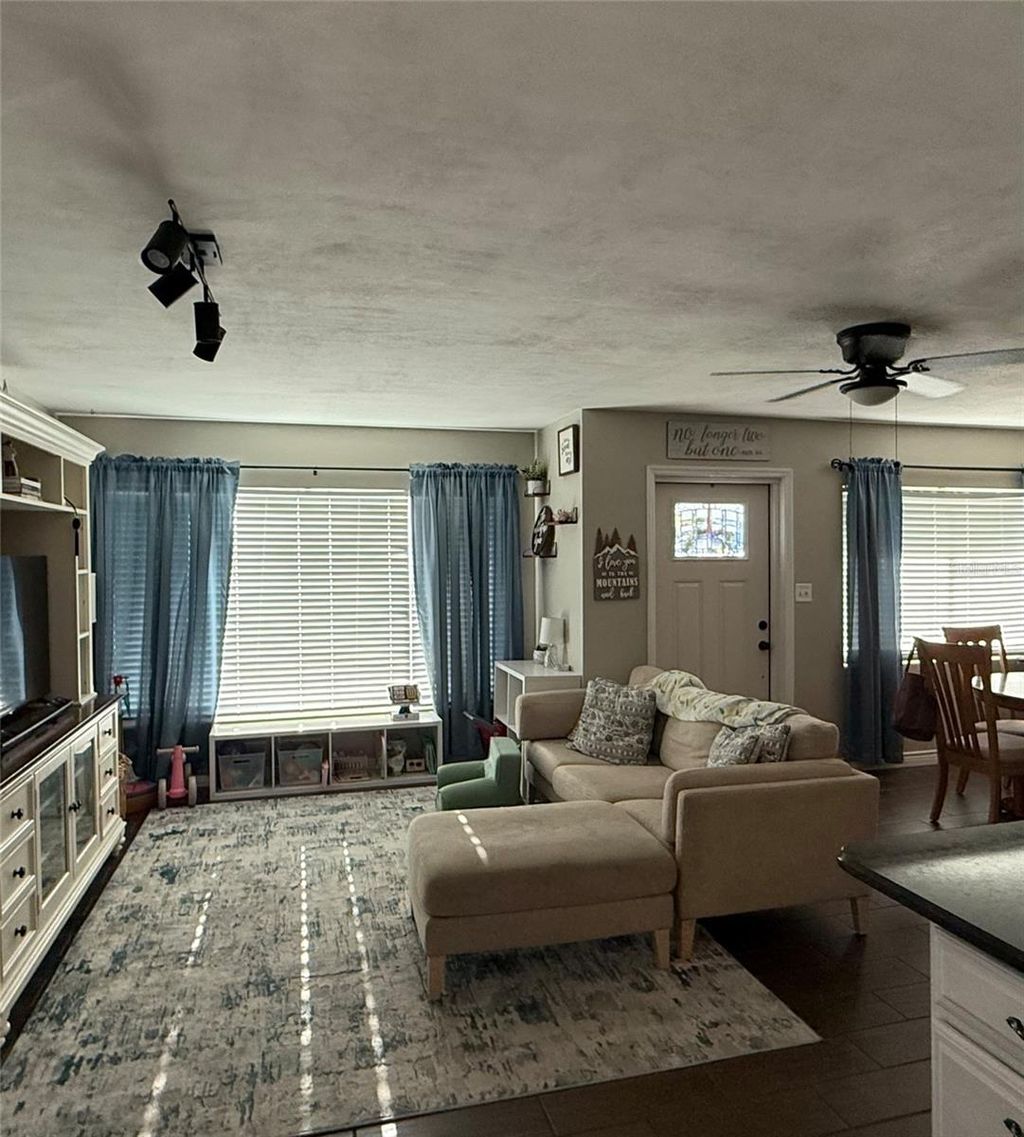 Photo of 1039 Highview Drive, Lake Wales, FL 33853 (MLS # L4961130)