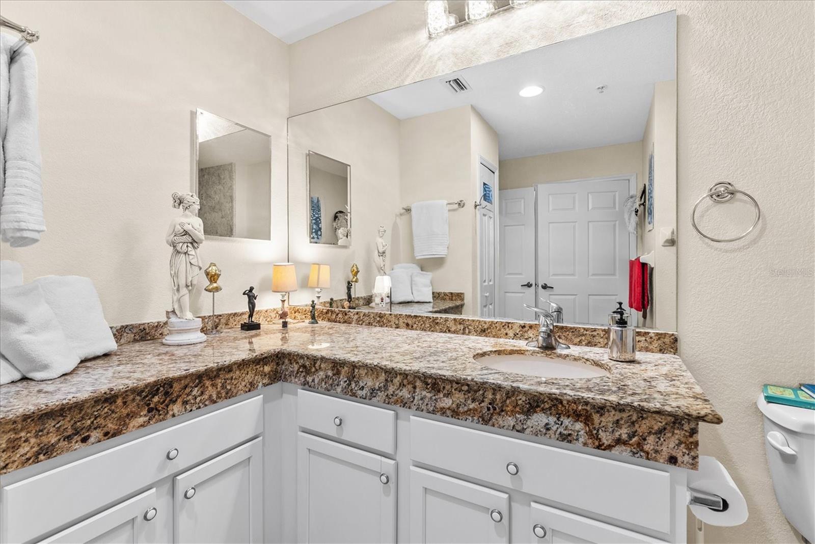 BLACKBURN HARBOR RESIDENCES - Residential