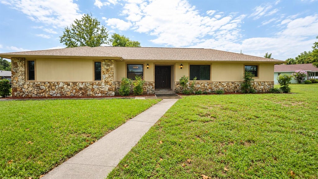 Photo of 35025 Raintree Dr, Fruitland Park, FL 34731 (MLS # TB8545619)