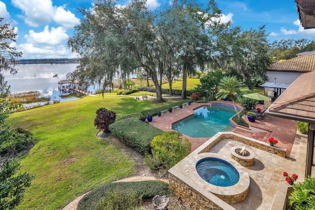 Photo of 10577 Down Lakeview Circle, Windermere, FL 34786 (MLS # O6396406)