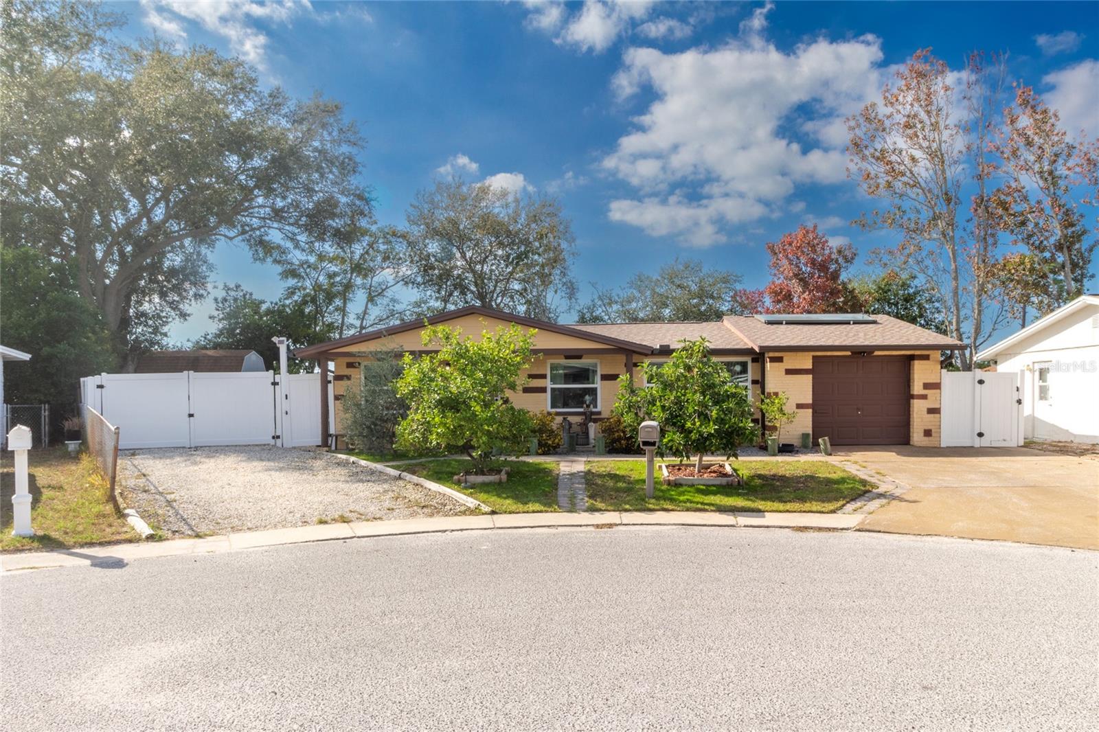 ALOHA GARDENS - Residential