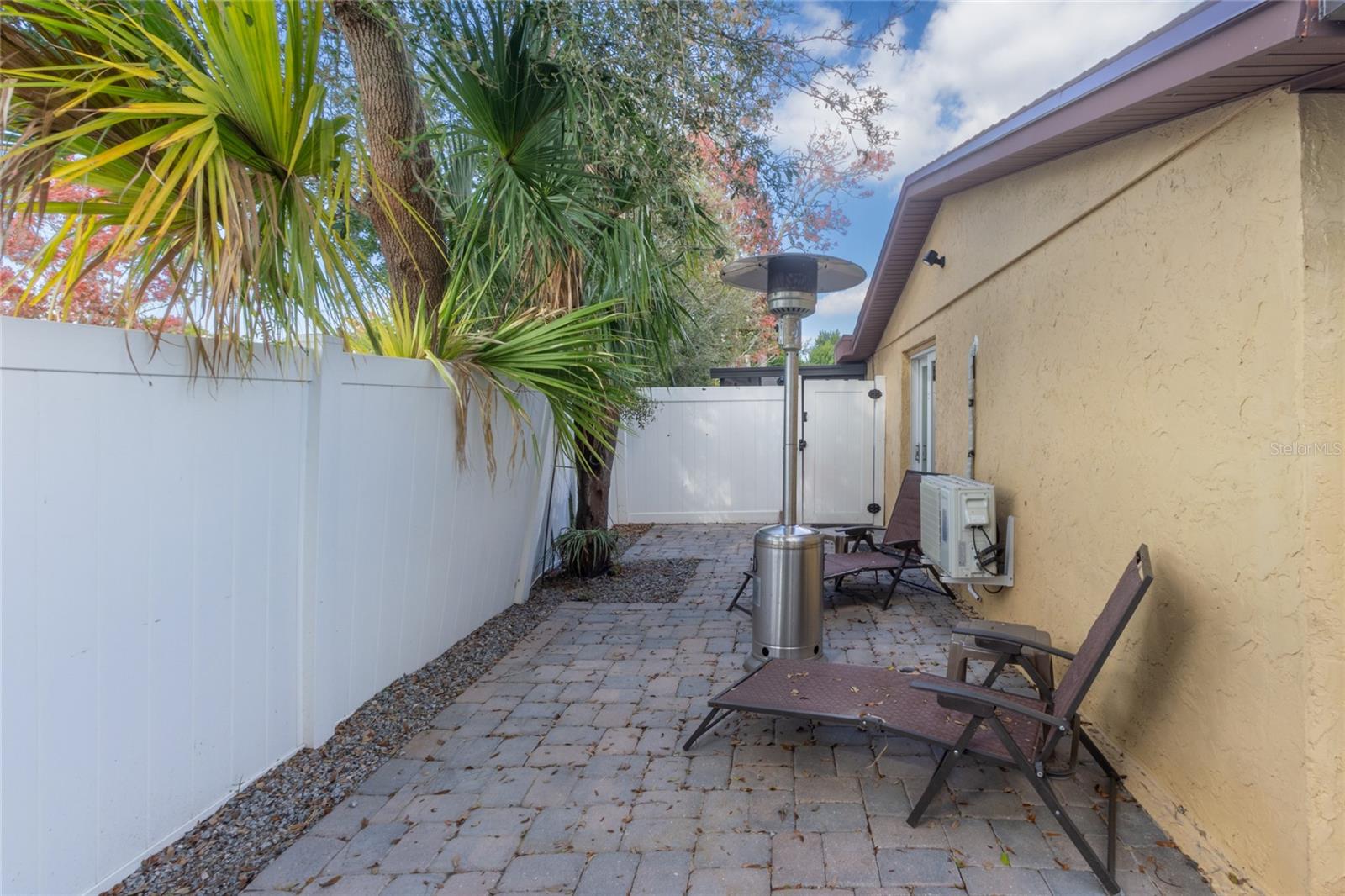 ALOHA GARDENS - Residential