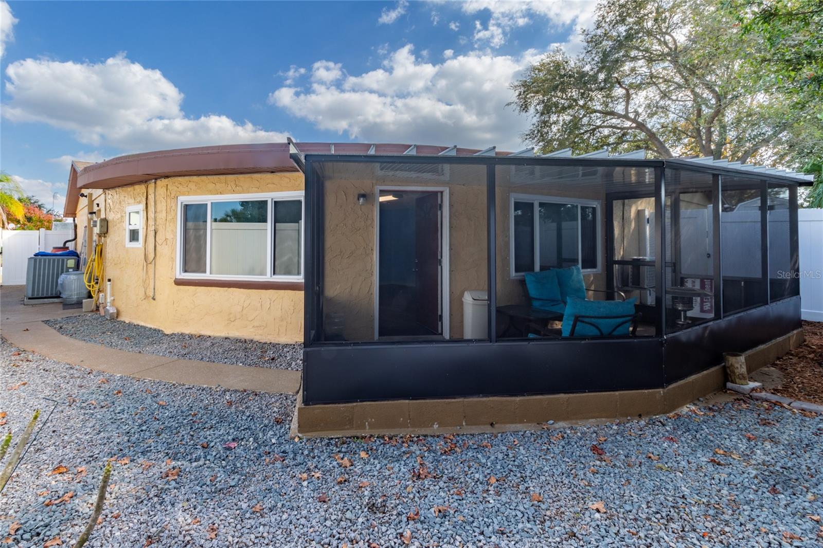 ALOHA GARDENS - Residential