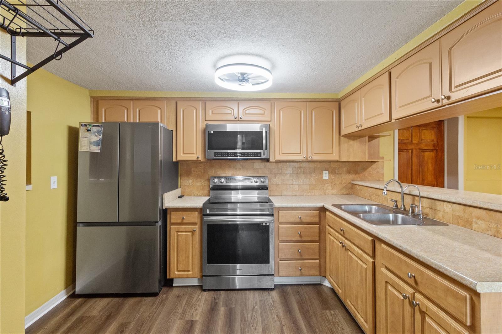 ALOHA GARDENS - Residential