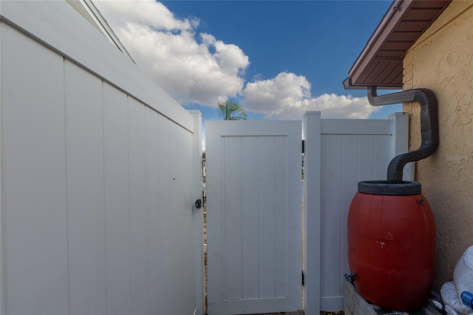 ALOHA GARDENS - Residential