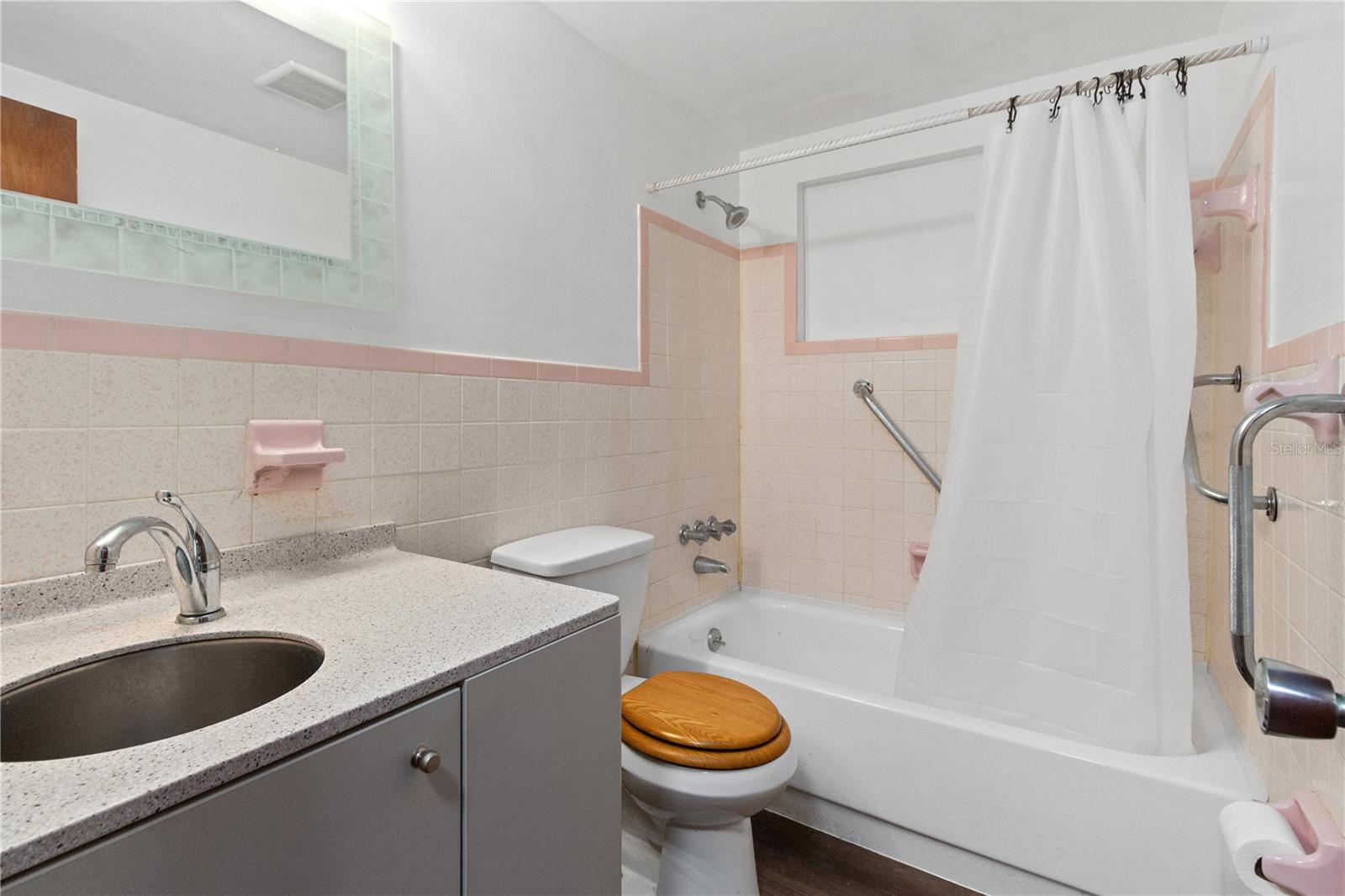 ALOHA GARDENS - Residential