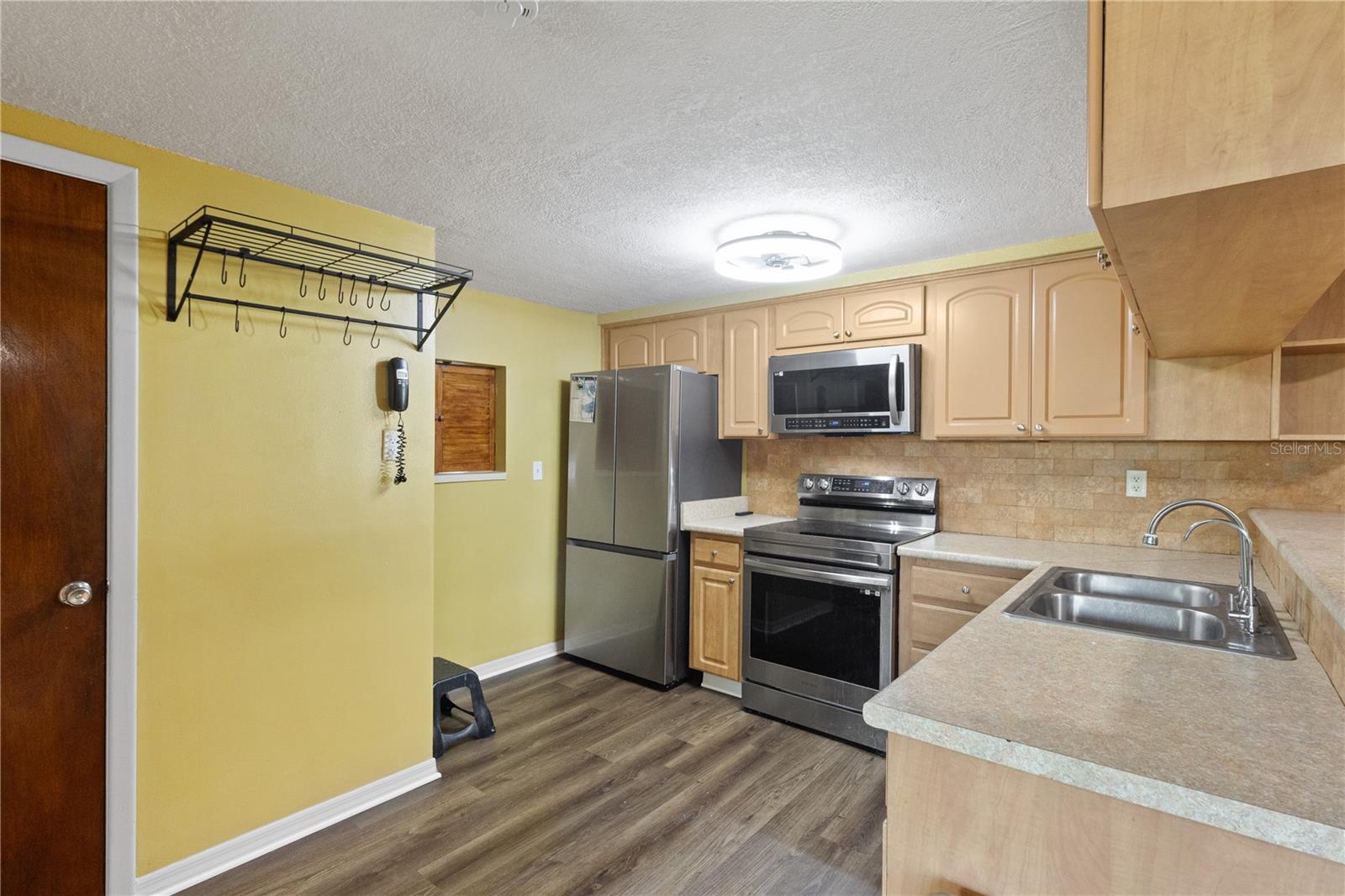 ALOHA GARDENS - Residential