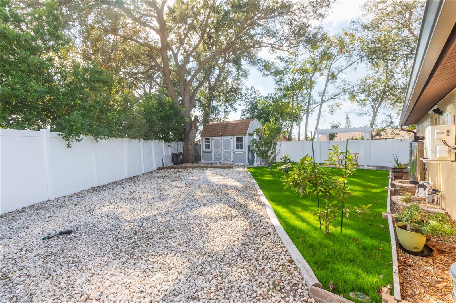 ALOHA GARDENS - Residential