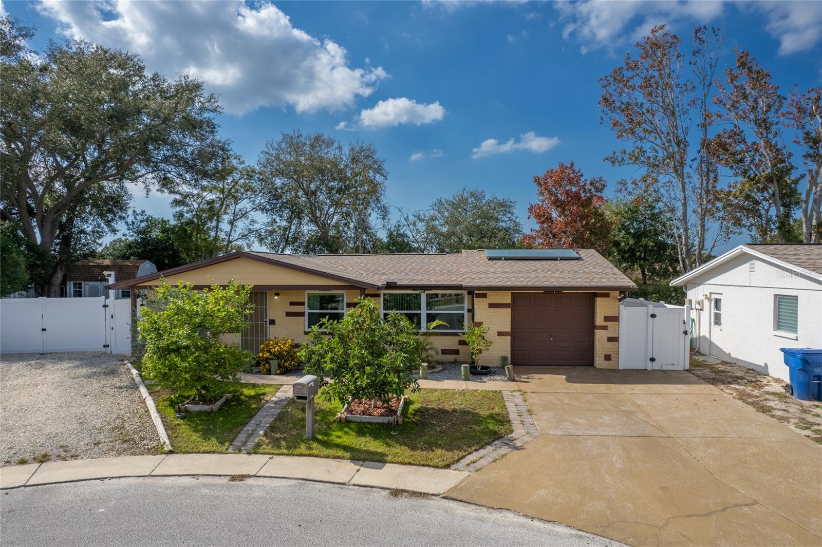 ALOHA GARDENS - Residential