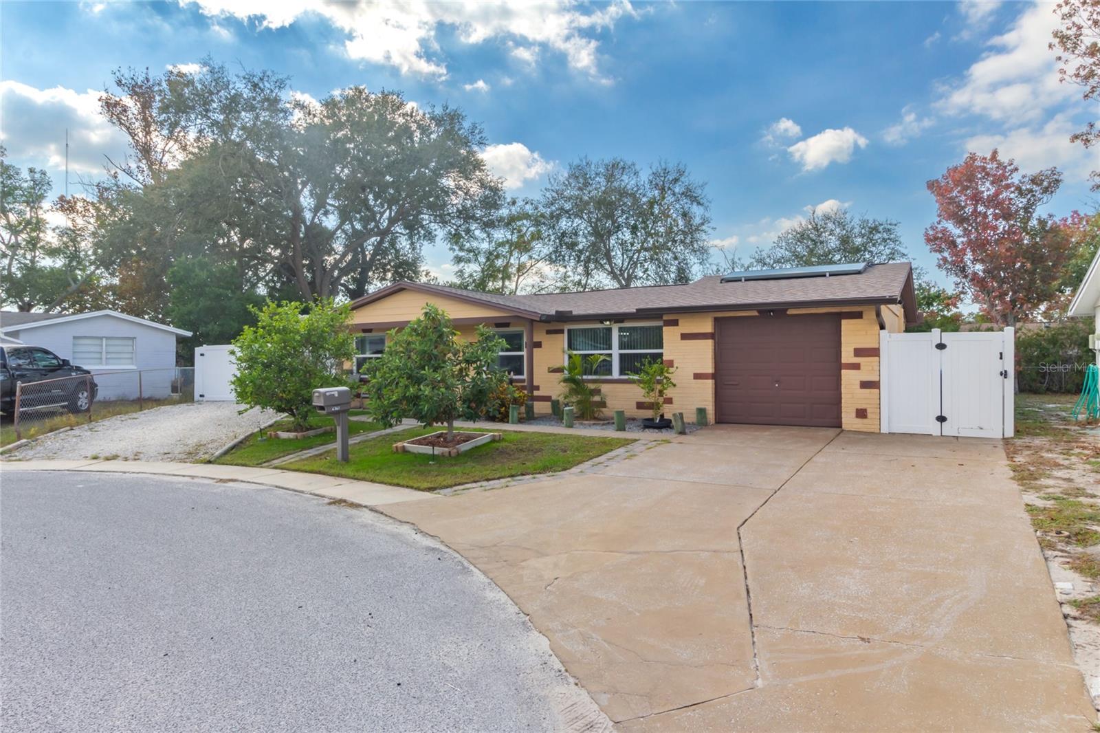 ALOHA GARDENS - Residential