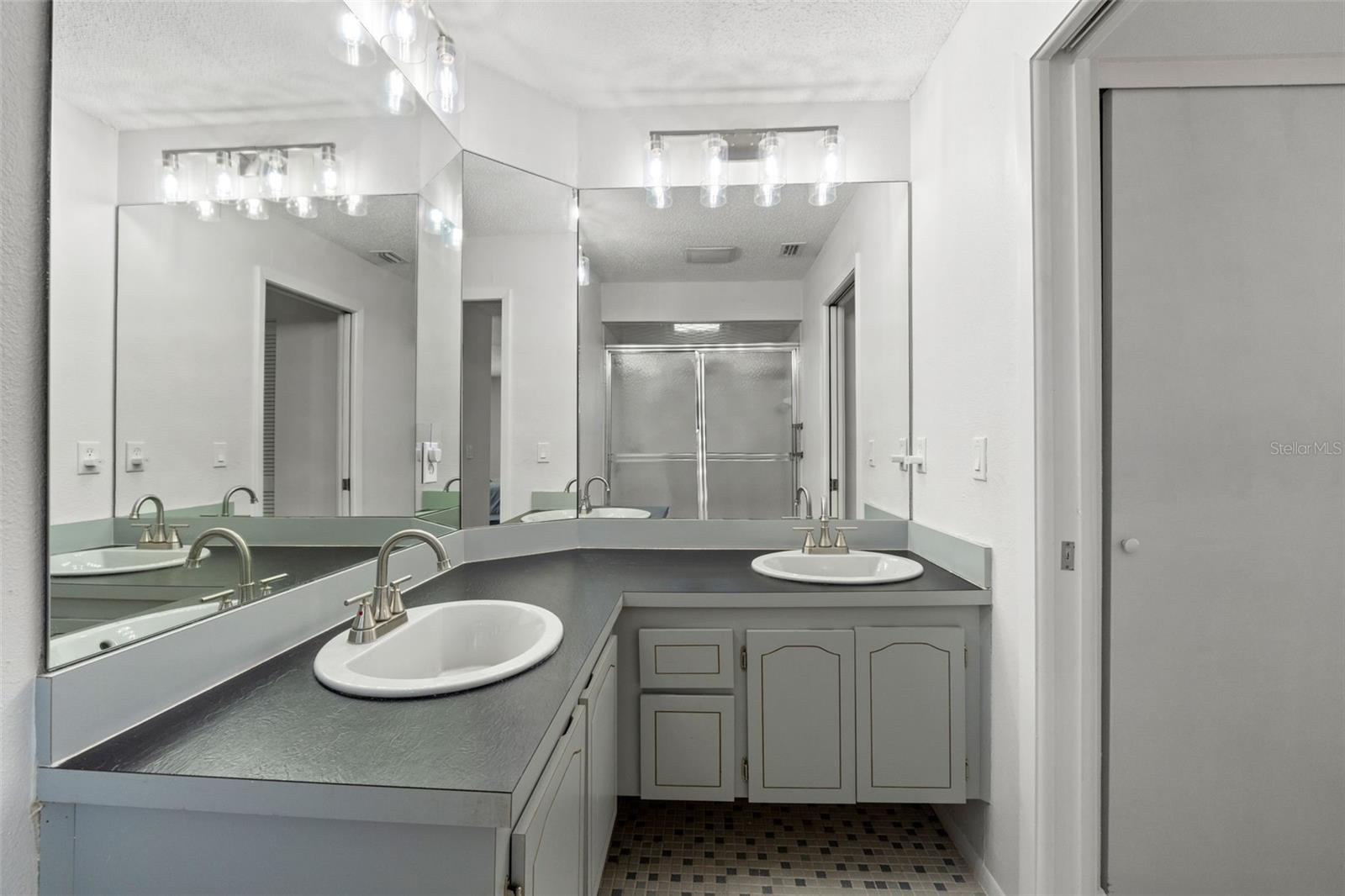 FOREST OAKS - Residential