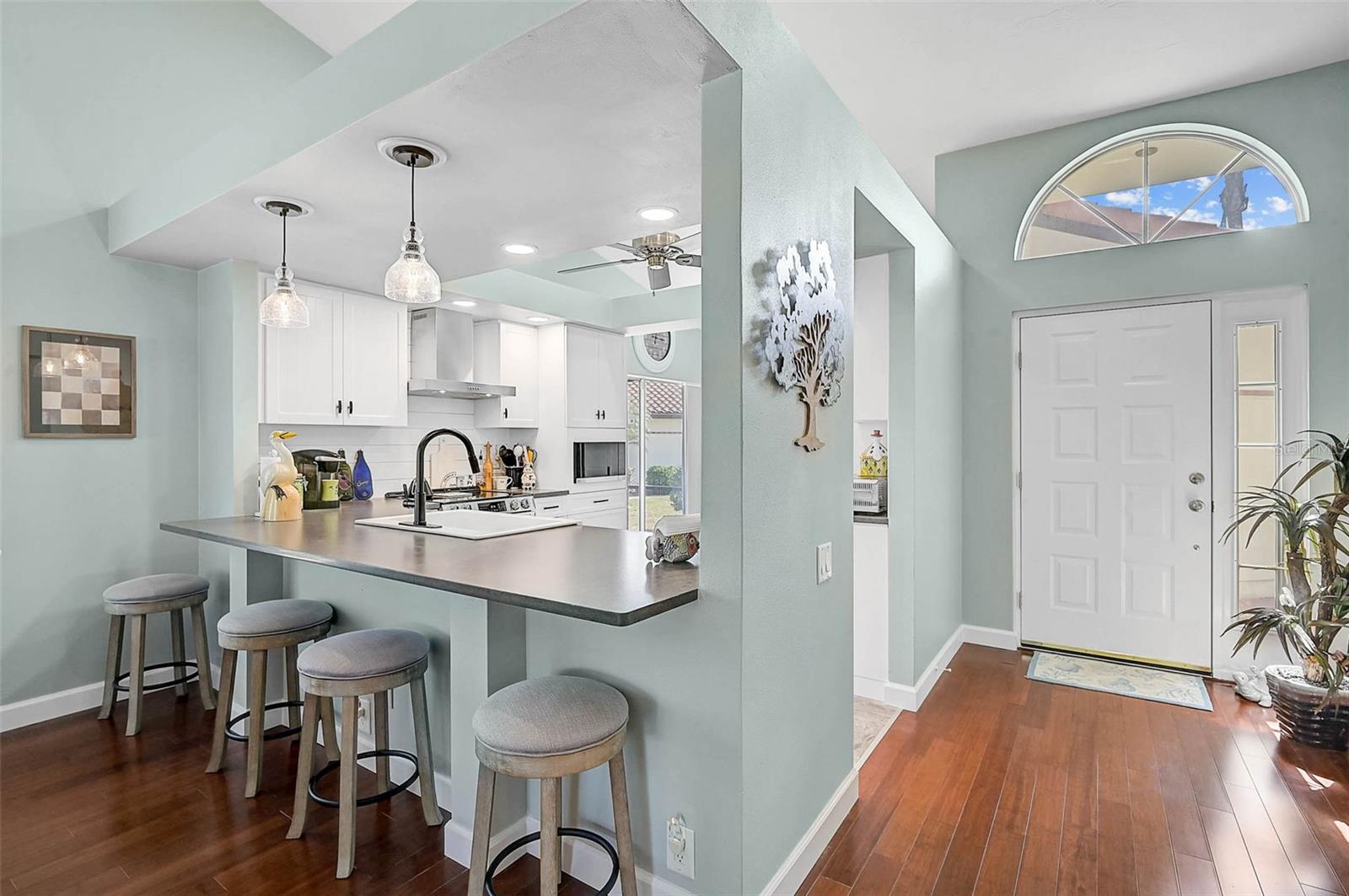 4934 CLUBVIEW COURT E