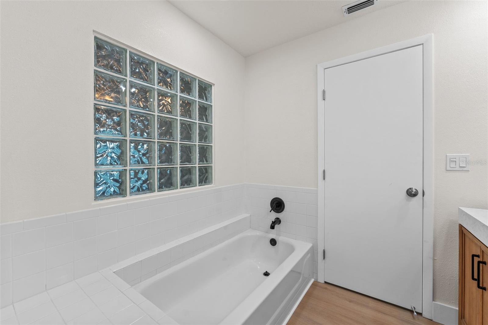 OVERLOOK - Residential Lease