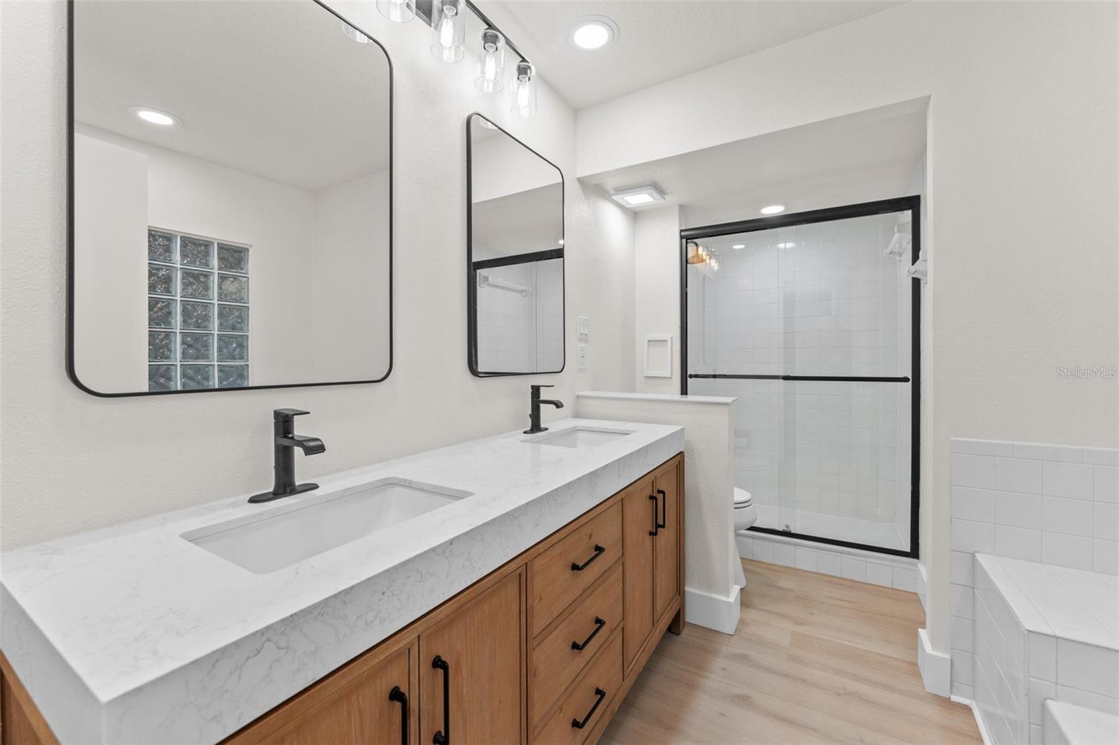 OVERLOOK - Residential Lease