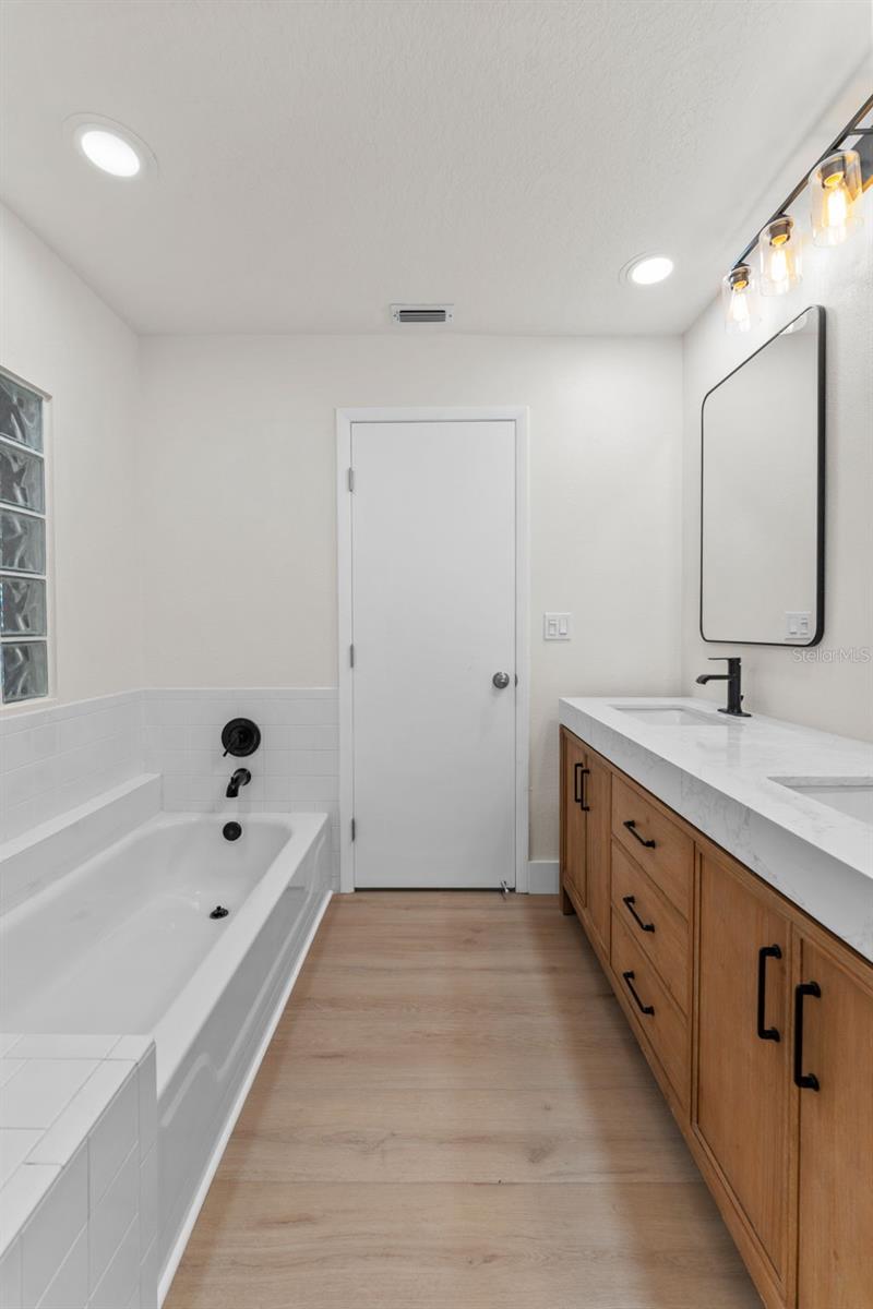 OVERLOOK - Residential Lease