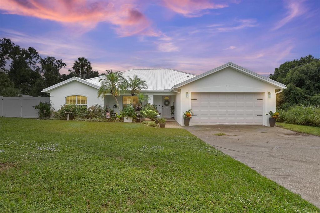 Photo of 528 Compton Court, Deland, FL 32724 (MLS # V4945033)