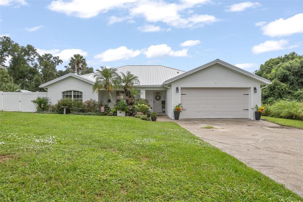 Photo of 528 Compton Court, Deland, FL 32724 (MLS # V4945033)