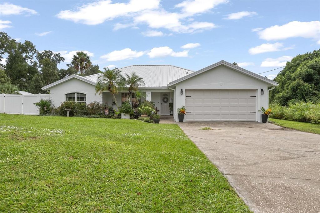 Photo of 528 Compton Court, Deland, FL 32724 (MLS # V4945033)