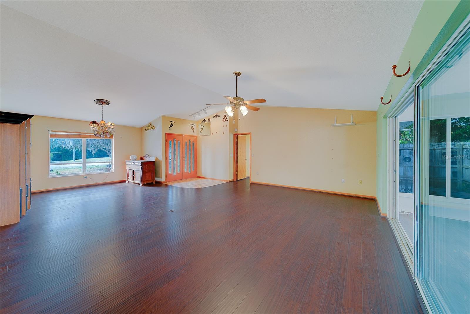 SPRING HILL - Residential